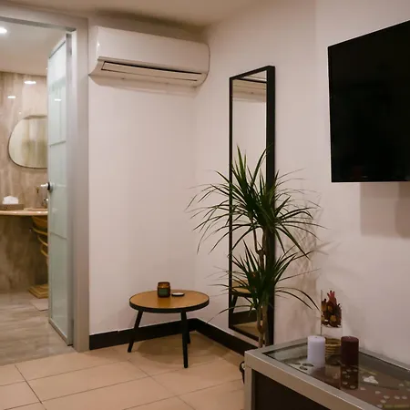 La Casa Del Gigante - * נאפולי